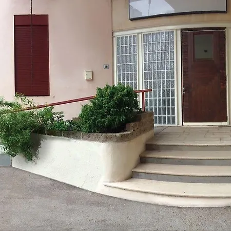 Joy Living بيت ضيافة ساندرا