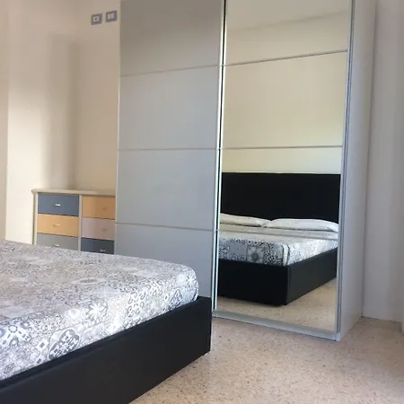 Joy Living ساندرا