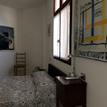 Joy Living ساندرا