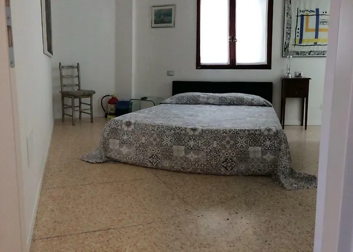 Pensión Joy Living 3*