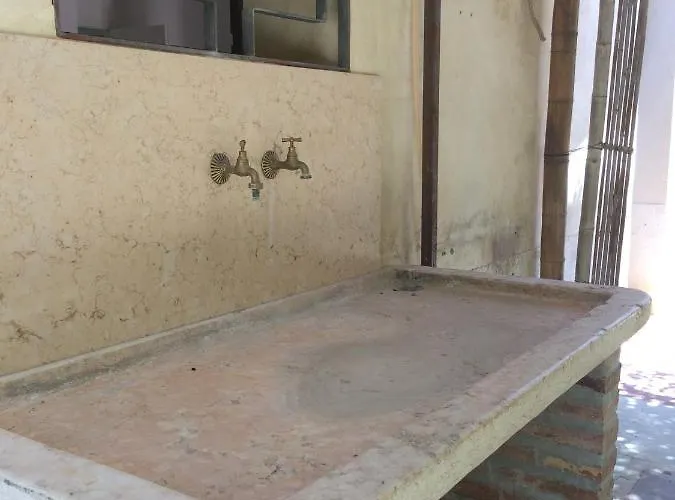 Joy Living Pensión 3*